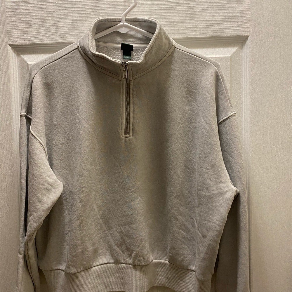 Cropped sweatshirt *2/$10*